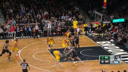 Giannis with the one-handed slam