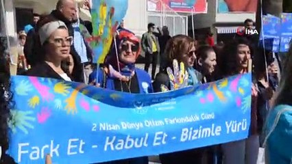 Otizmli öğrenciler mehteran takımı kurup marşlar söyledi