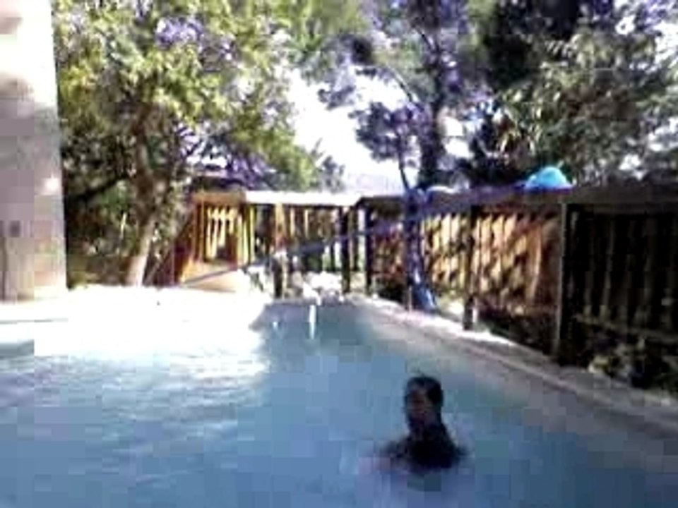 Il mon jeter dans l'eau