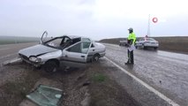 Direksiyon Hakimiyetini Kaybeden Sürücünün Kullandığı Araç Takla Atarak Refüje Girdi: 2 Yaralı