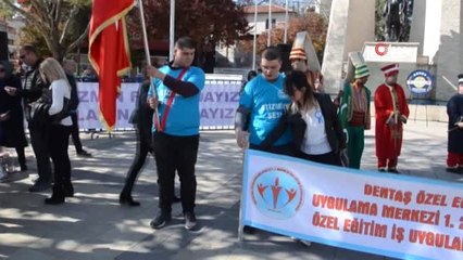 Otizmli Öğrenciler Mehteran Takımı Kurup Marşlar Söyledi