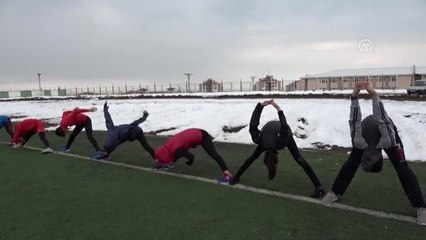 Radyodan Davet Ettiği Çocukları Milli Takıma Hazırlıyor