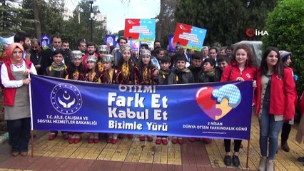 Otizmli çocuklar davul zurna eşliğinde yürüdü