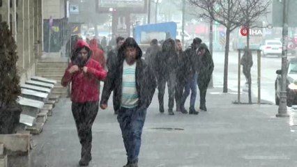 Erzurum'a Nisan Ayında Kar Yağdı