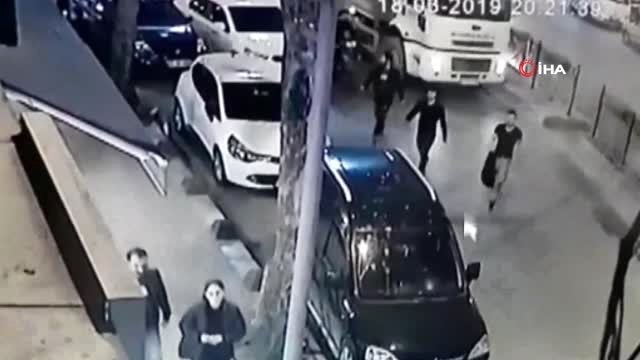 Kocaeli'de Bıçaklı Gasp Dehşeti...iş Yeri Sahiplerinin Bıçaklanarak Gasp Edildiği Anlar Kamerada