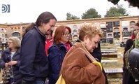Pablo Iglesias rompe a llorar ante las cámaras en el cementerio de Paterna