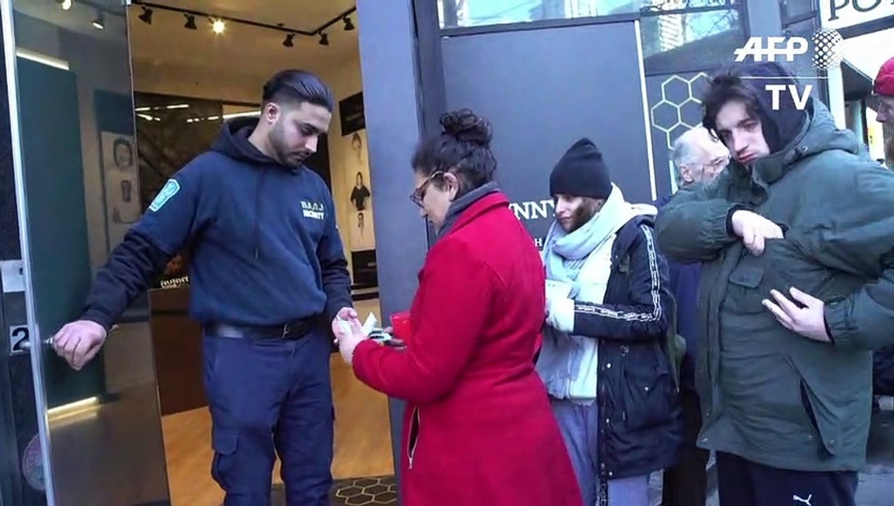 Abren tiendas de cannabis recreativo en mayor mercado de Canadá