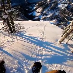 La descente folle du snowboarder américain Travis Rice