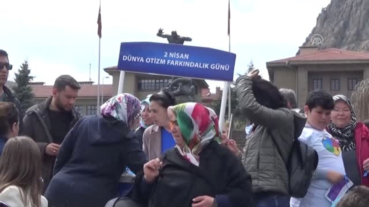 Afyonkarahisar'da "2 Nisan Otizm Farkındalık Günü" Yürüyüşü