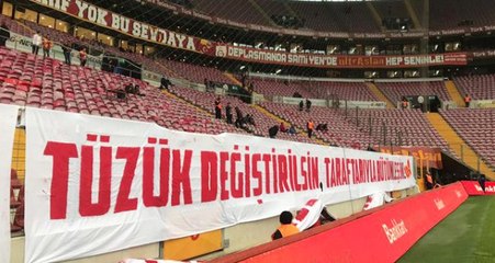 Türk Telekom Stadında Galatasaraylı Taraftarların Açtığı Pankartlar Dikkat Çekti