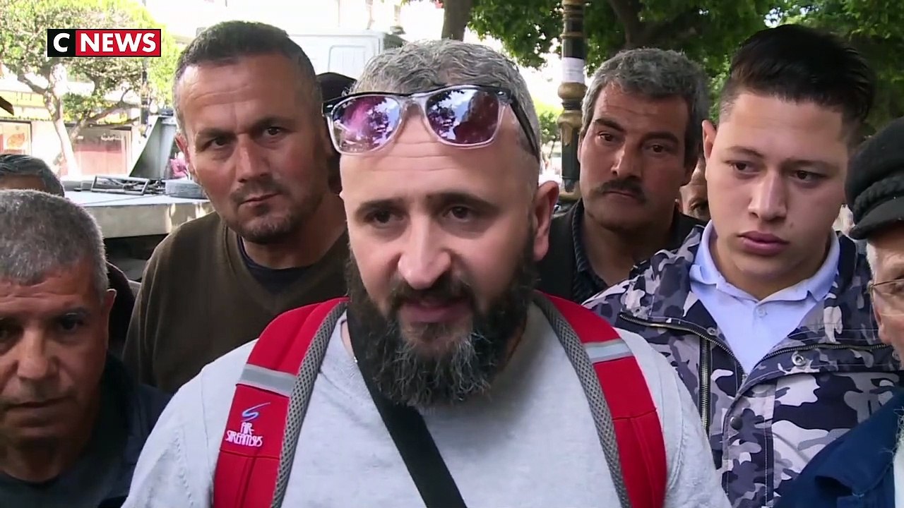 L'Algérie demande un départ immédiat de Bouteflika