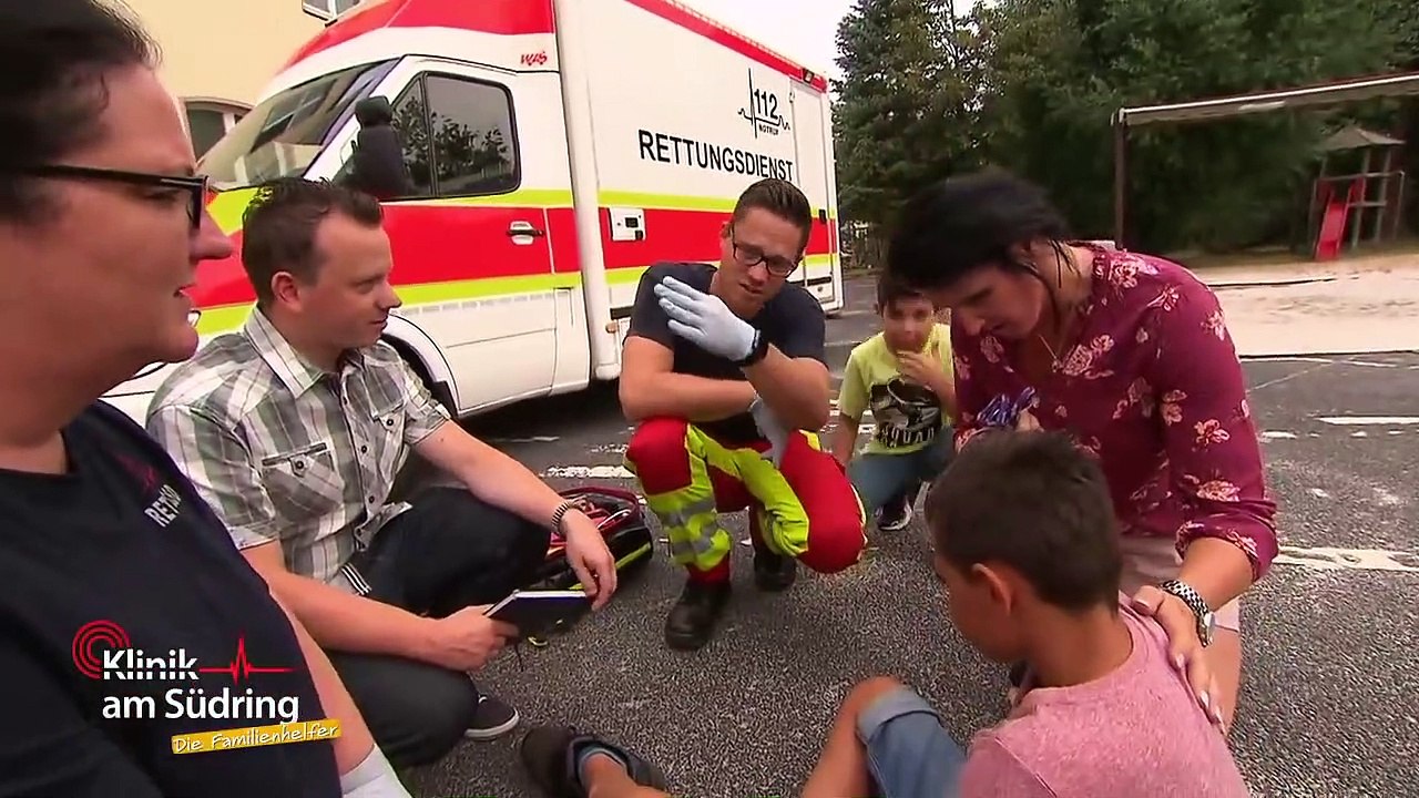 "riecht nicht nach kotze": wieso kippt bela milchreis durch die gegend? | die familienhelfer | sat.1