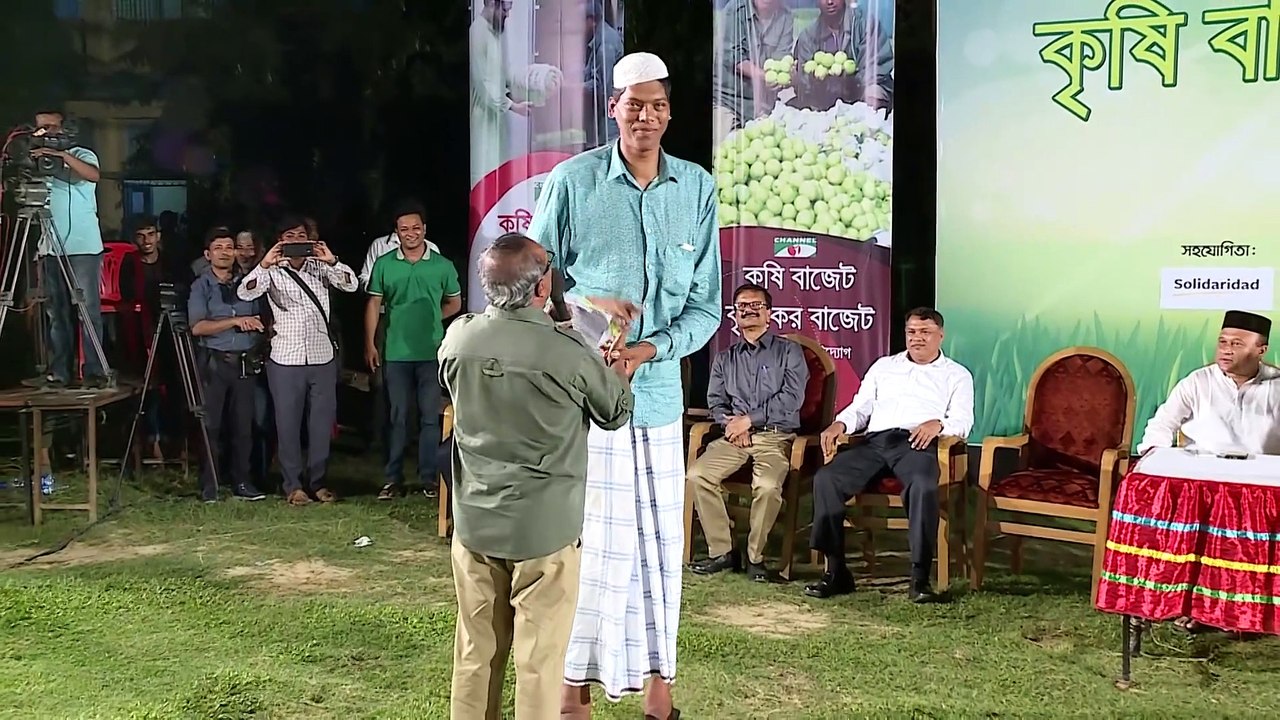 ৮ফুট ২ইঞ্চি উচ্চতার বাংলাদেশের সবচেয়ে লম্বা মানুষ জিন্নাত আলী | Jinnat Ali |AnyNews24