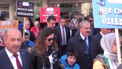 Otizme Farkındalık İçin El İzi Bıraktılar