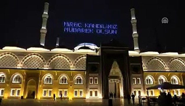 Cumhurbaşkanı Erdoğan, Miraç Kandili için Çamlıca Camii'nde