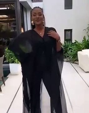 Halima Gadji dans une tenue transparente qui devoile ses atouts