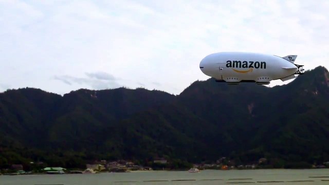 Amazon déploie son armée de drones livreurs depuis son ballon dirigeable...