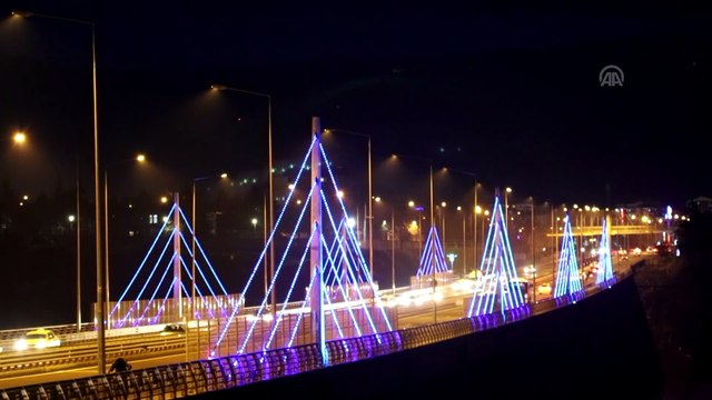 Otizm Farkındalık Günü'nde Çapakçur viyadüğü maviye büründü - BİNGÖL