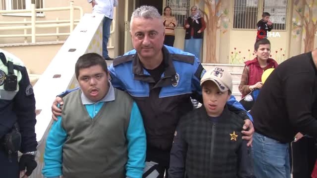 Özel Çocuklar Polis Yeleği Giydi, Polis Sireni Çaldı