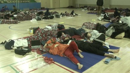 "씻고 잘 곳 모두 부족"...이재민들 이중고 / YTN