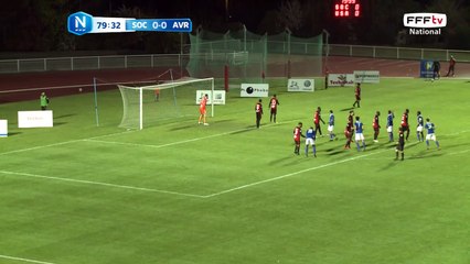 Corner repoussé par la défense