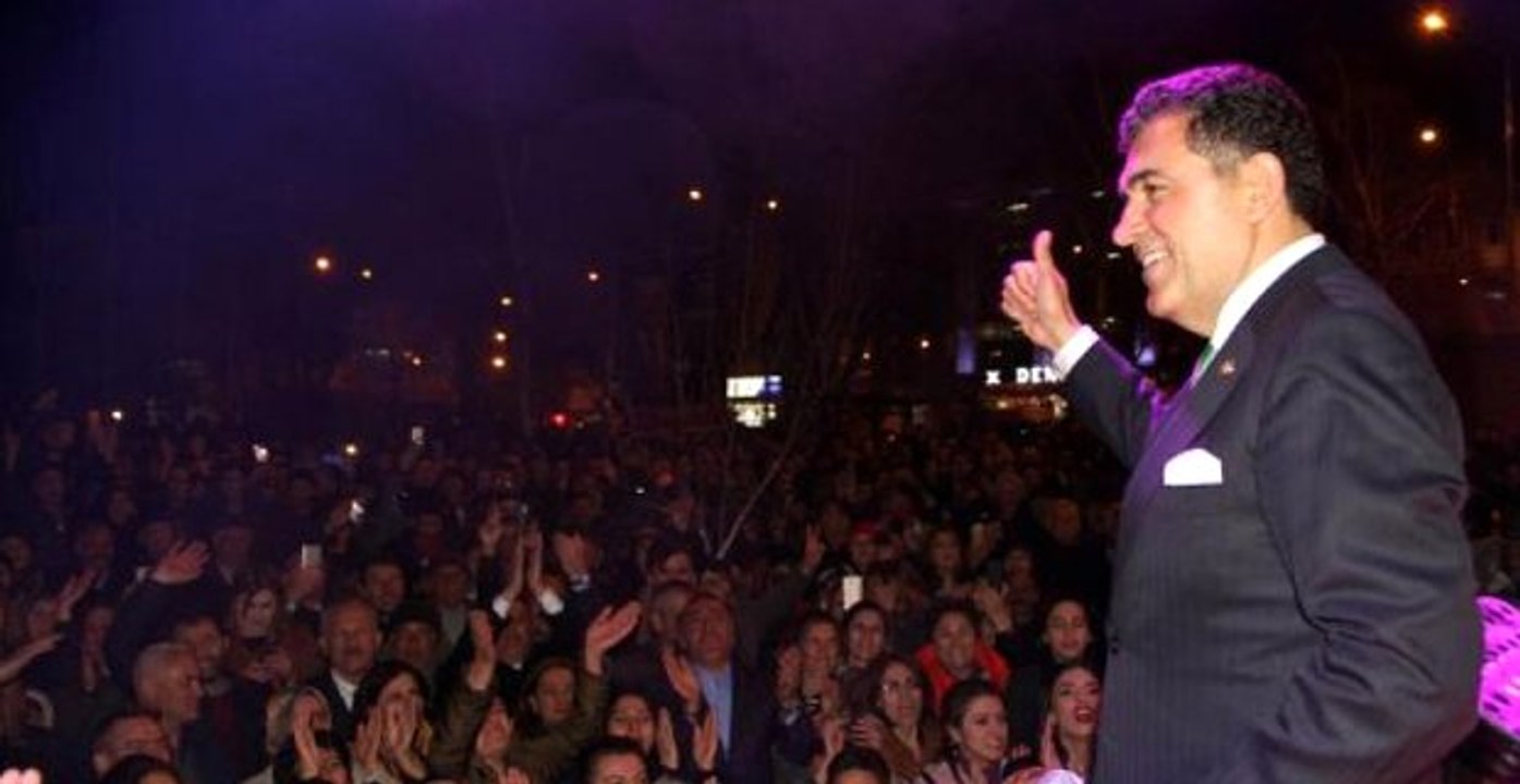 Mazbatasını Alan Ardahan Belediye Başkan'ı Faruk Demir, Hemşehrilerine Konser Verdi