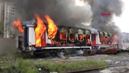 Adana Kullanılmayan Tren Vagonu Alev Alev Yandı