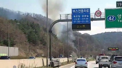 영동고속도로 견인차 불...임야 660㎡ 태워 / YTN