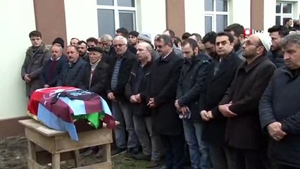 Oğlunun kıyafetini bir an olsun elinden bırakmadı