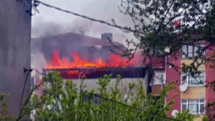 Ümraniye'deki çatı yangınına vatandaş su şişesiyle müdahale etti
