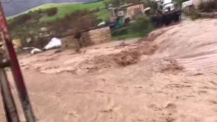 Kurtalan'da Sağanak Sele Neden Oldu