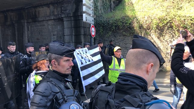 Les Gilets jaunes veulent interpeller Emmanuel Macron