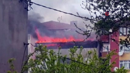 Ümraniye’de binanın çatısı alev alev yandı