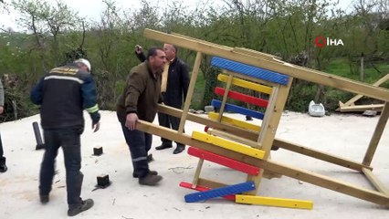 Muhtarın söktüğü park yeniden yapıldı