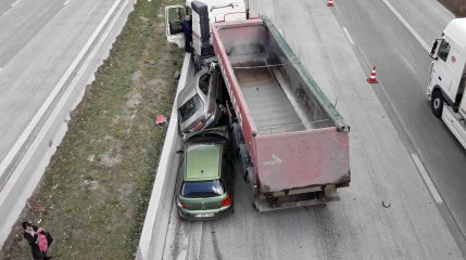 Froyennes A8 accident spectaculaire camion deux voitures