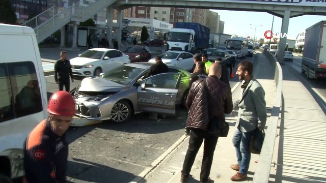 TEM bağlantı yolunda trafiği kilitleyen kaza