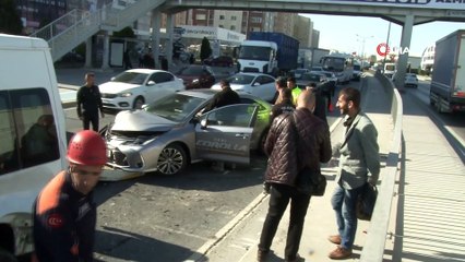TEM bağlantı yolunda trafiği kilitleyen kaza