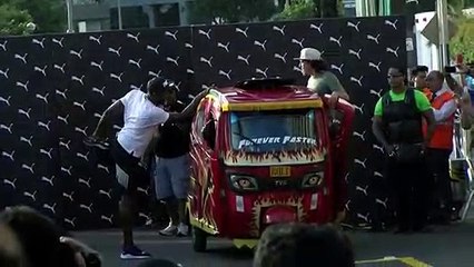Usain Bolt fait la course contre un moto-taxi à Lima (2)