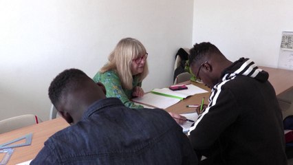 Dans ce petit village breton, une école solidaire ouvre ses portes aux migrants