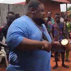 Michael Twitty danse avec des Egungun. Spectaculaire !