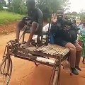 C'est cela qu'on appelle le génie Africain. Admirez cette belle invention !