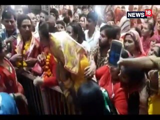 किन्नरों ने बंशीवाला मंदिर में चढाया सवा किलो चांदी का छत्र
