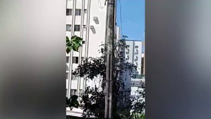 Homem que matou namorada está há 20 horas ameaçando se matar