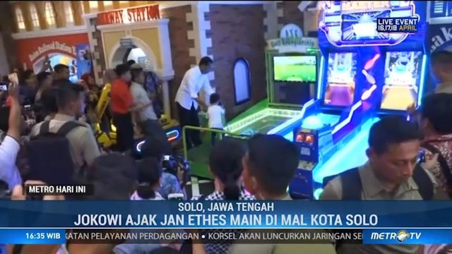 Jeda Kampanye, Jokowi Ajak Jan Ethes Main di Mal Kota Solo