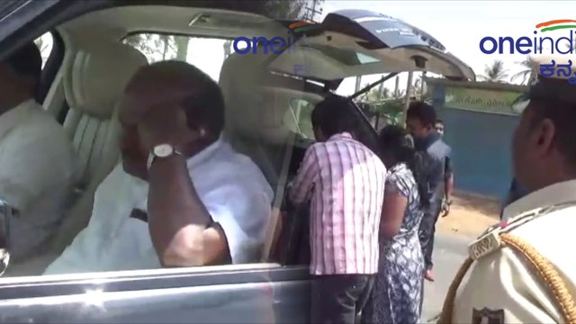 Lok Sabha Elections 2019 : ಸಿ ಎಂ ವಾಹನವನ್ನು ತಡೆದು ಪರಿಶೀಲನೆ ನಡೆಸಿದ ಎಸ್ ಎಸ್ ಟಿ ತಂಡ | Oneindia Kannada