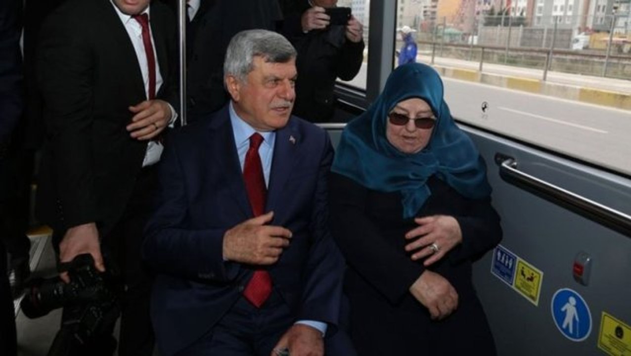 Büyükşehir Belediye Başkanı, Görevi Devrettikten Sonra Evine Belediye Otobüsü ile Gitti