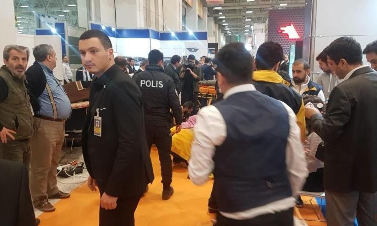 TÜYAP'ta stant devrildi: Yaralılar var