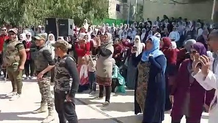 الأم الجاحدة.. ترمي اطفالها لوالدهم لإعاقتهم الذهنية وتطلب الطلاق