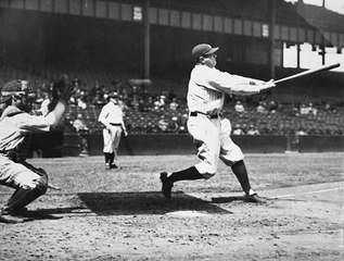 8 MLB players who hit the most home runs