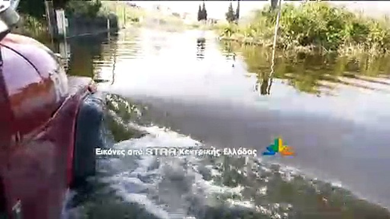 Πάνω από ένα μέτρο το νερό σε δρόμους και σπίτι...